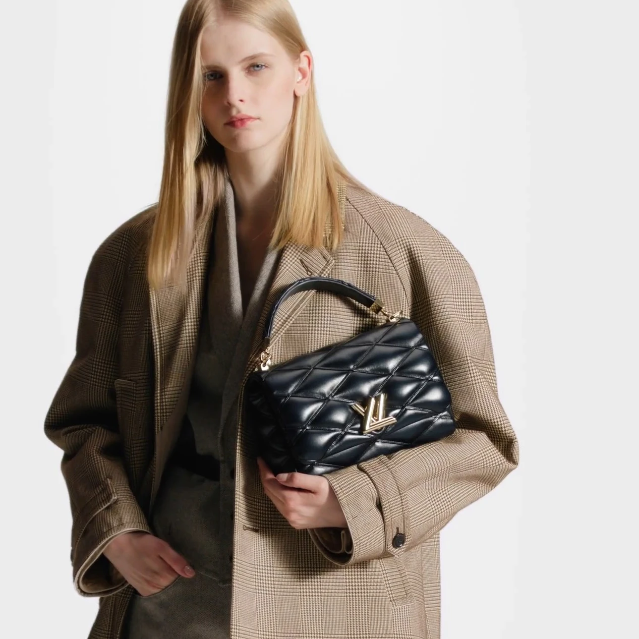 Louis vuitton locations Louis Vuitton M23682 GO-14 MM Navy Blue