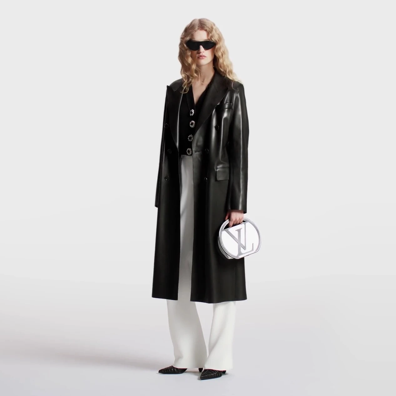 Louis vuitton locations Louis Vuitton M25109 Around Me PM White Black