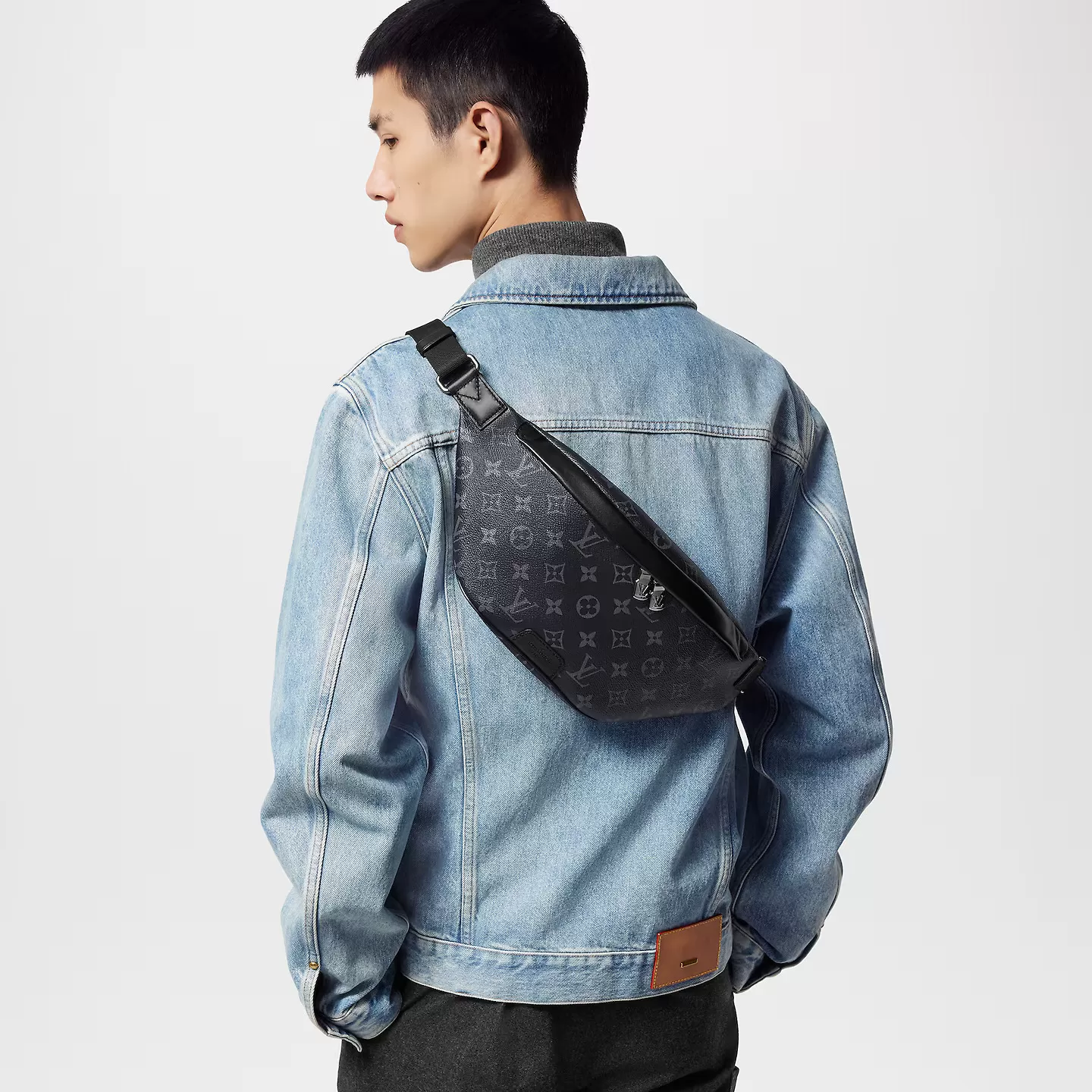 Mythick Louis Vuitton M46035 Discovery Bumbag PM