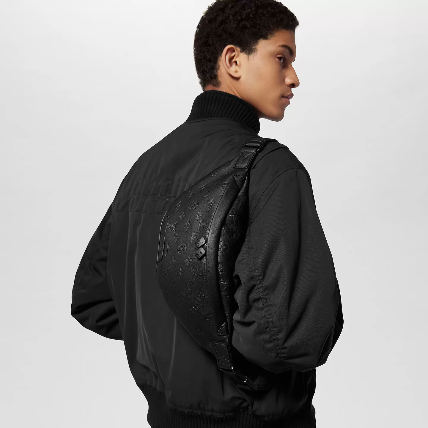 Louis vuitton locations Louis Vuitton M46036 Discovery Bumbag PM