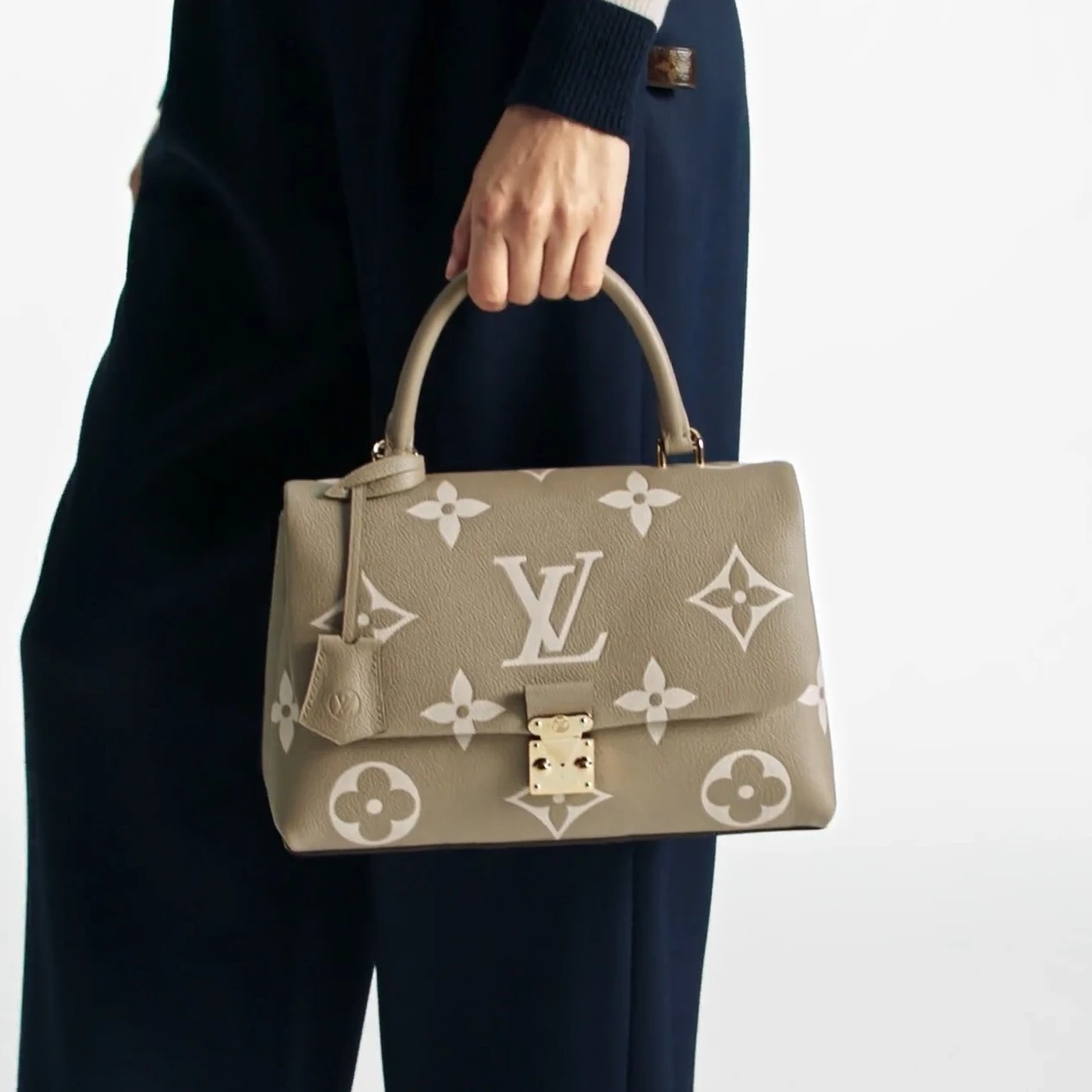 Mythick Louis Vuitton M46041 Madeleine MM Dove Gray