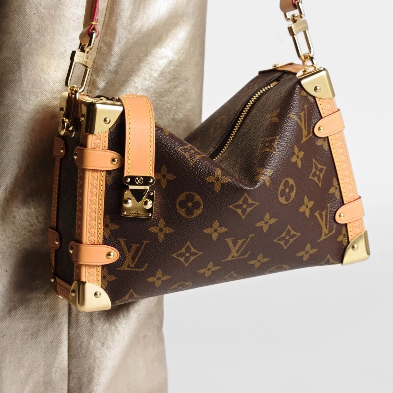 Replica bags Louis Vuitton M46358 Side Trunk MM Monogram