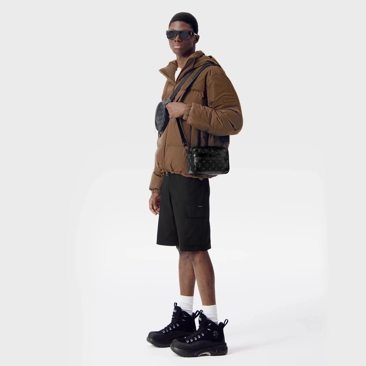 Mythick Louis Vuitton M46955 Alpha Messenger Monogram Eclipse