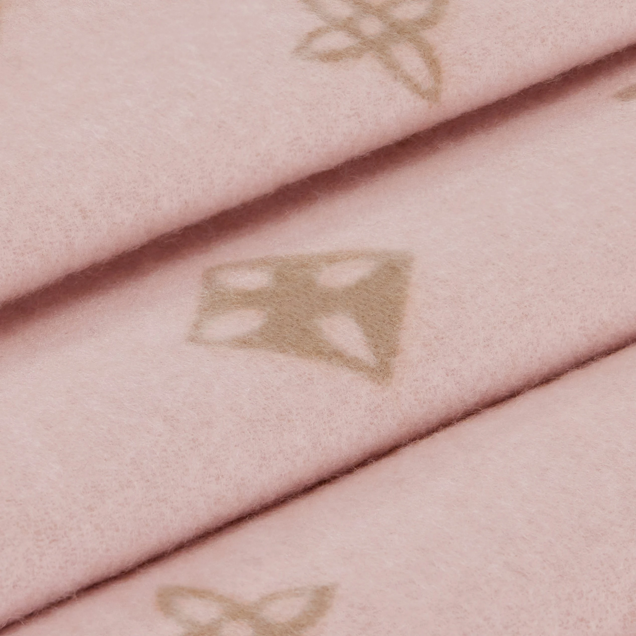 Replica bags Louis Vuitton M79543 Pink Precious Dragon Reykjavik Scarf