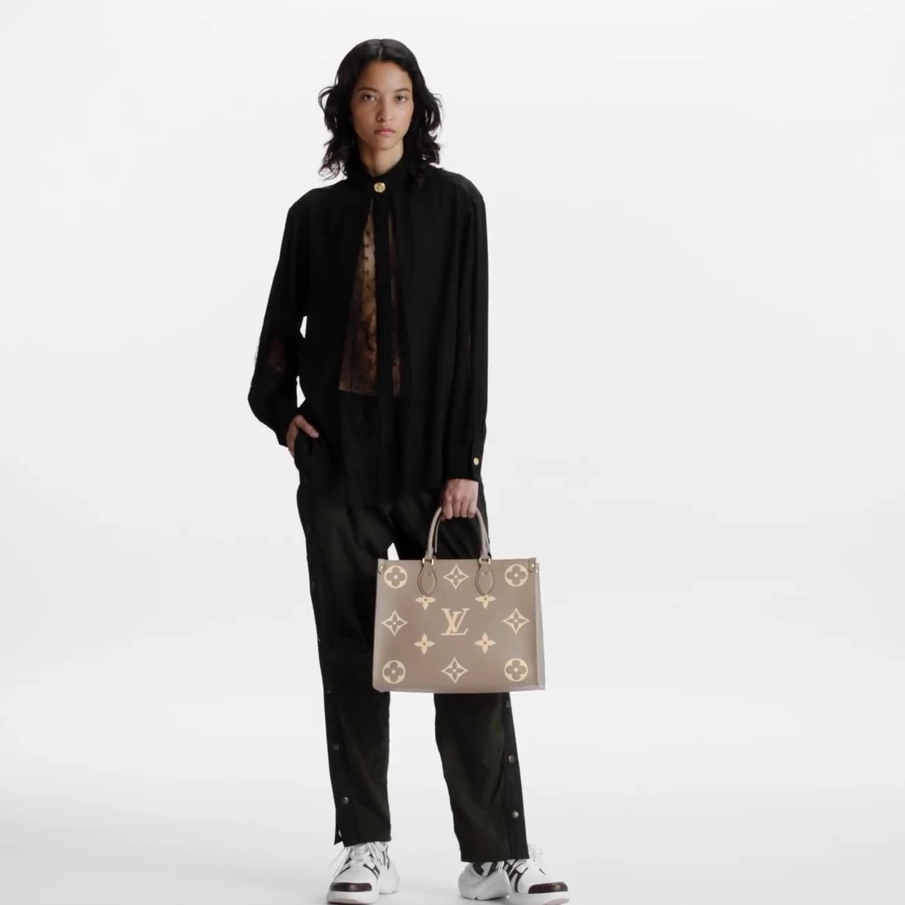 Replica bag Louis Vuitton OnTheGo MM M45494 Dove Cream