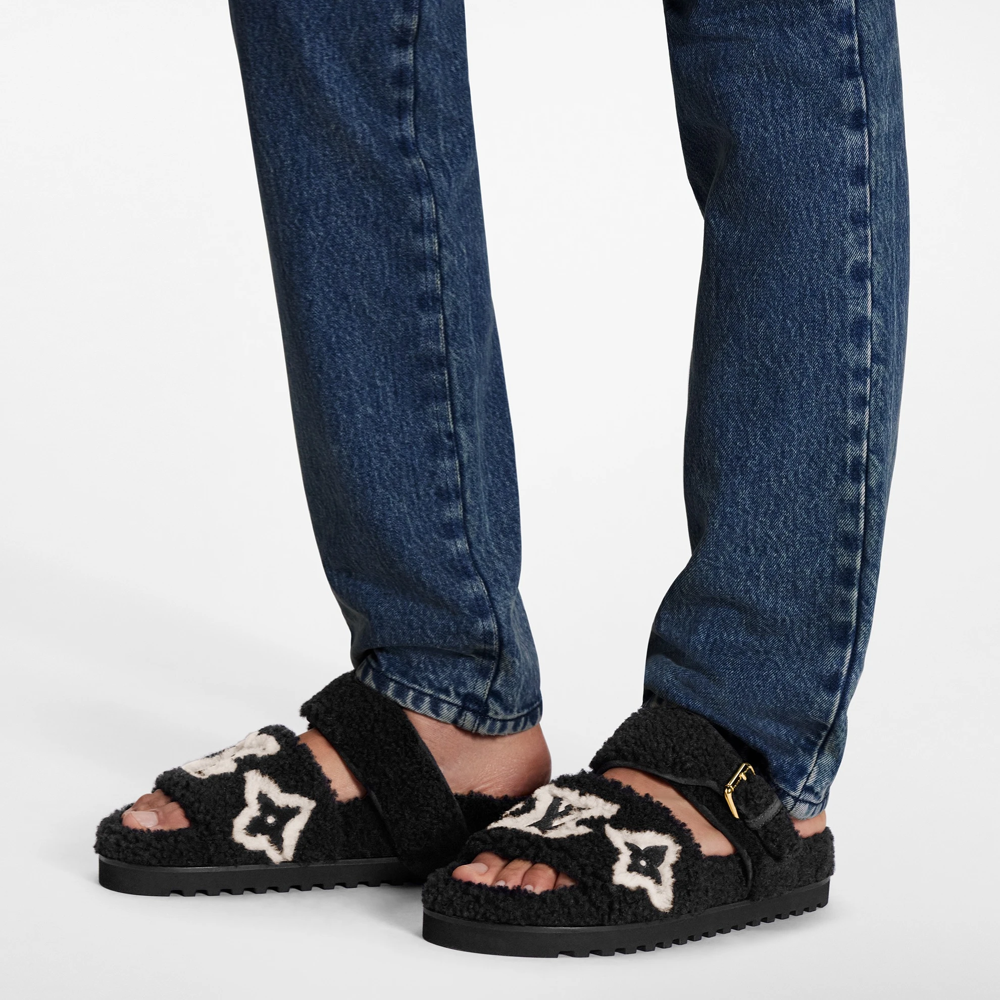 Mythick ru Louis Vuitton Paseo Flat Comfort Mules Black 1AACR9