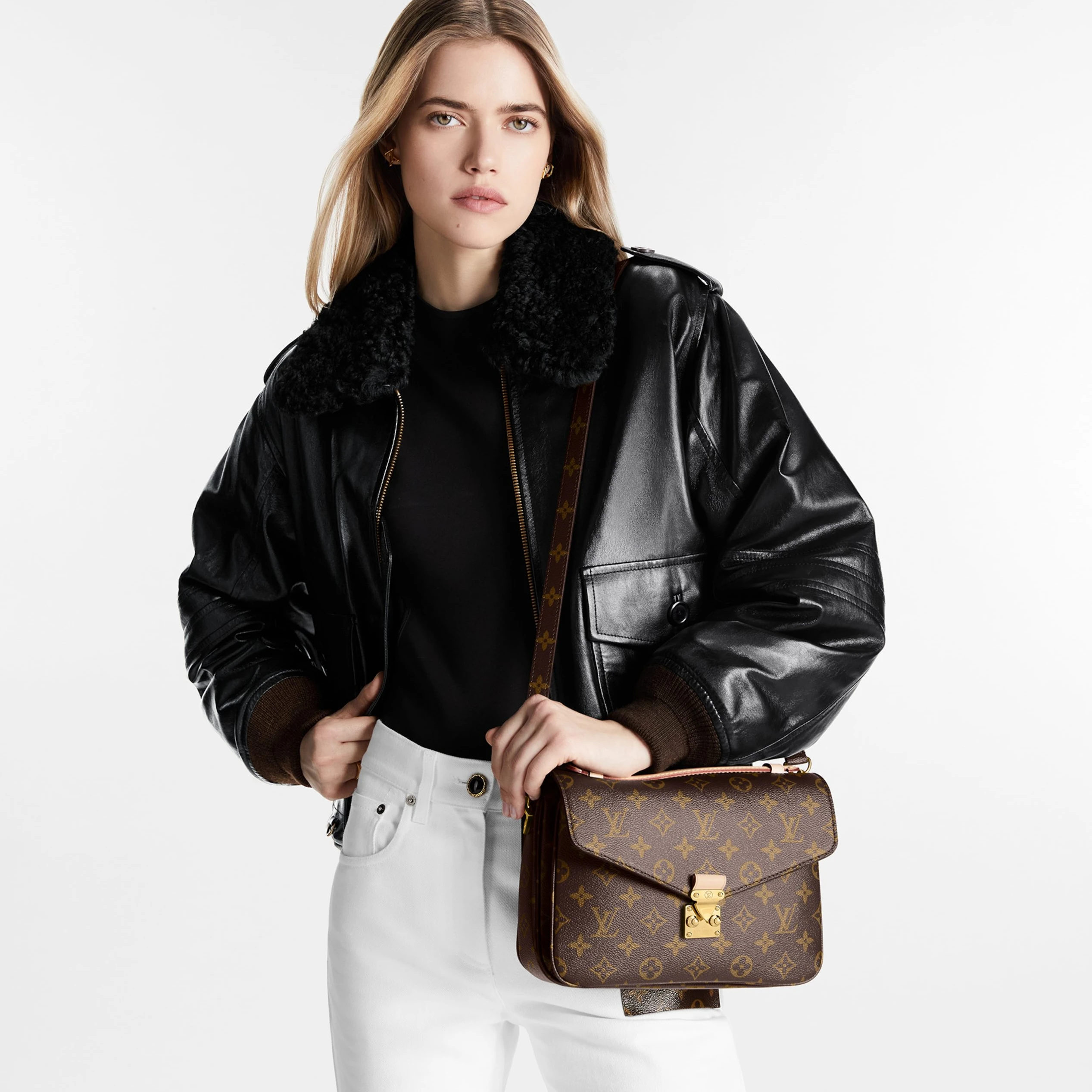 Mythick Louis Vuitton Pochette Metis M44875 Monogram