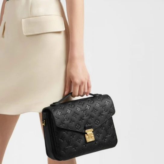 Louis vuitton locations Louis Vuitton Pochette Metis Navy M44071 Pink M44018 Black M41487
