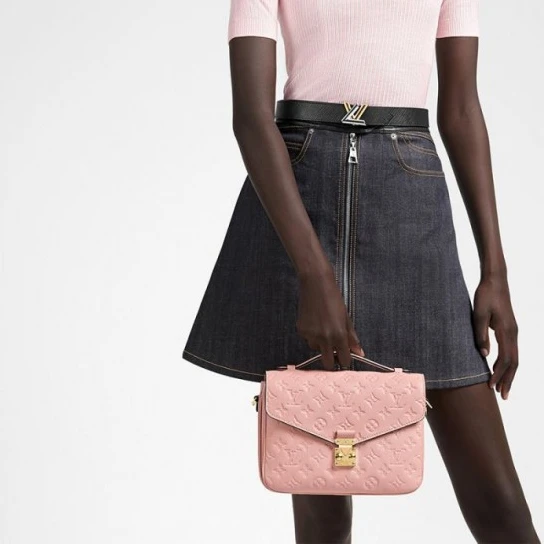 Louis vuitton locations Louis Vuitton Pochette Metis Navy M44071 Pink M44018 Black M41487