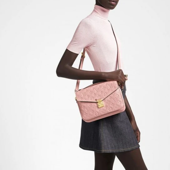 Louis vuitton locations Louis Vuitton Pochette Metis Navy M44071 Pink M44018 Black M41487