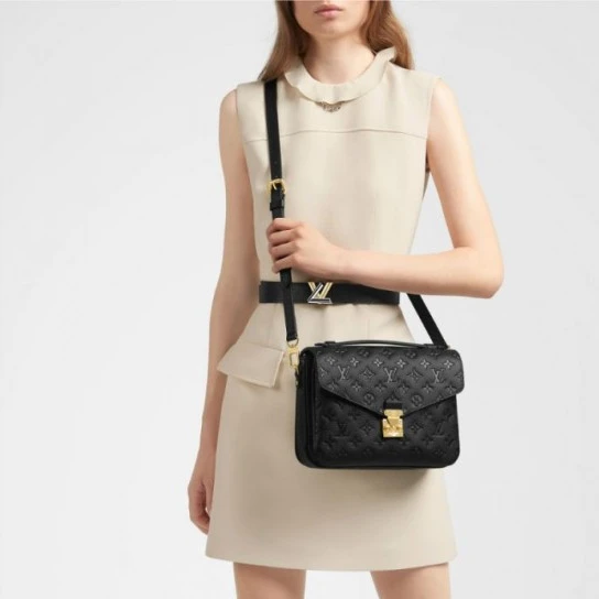 Louis vuitton locations Louis Vuitton Pochette Metis Navy M44071 Pink M44018 Black M41487