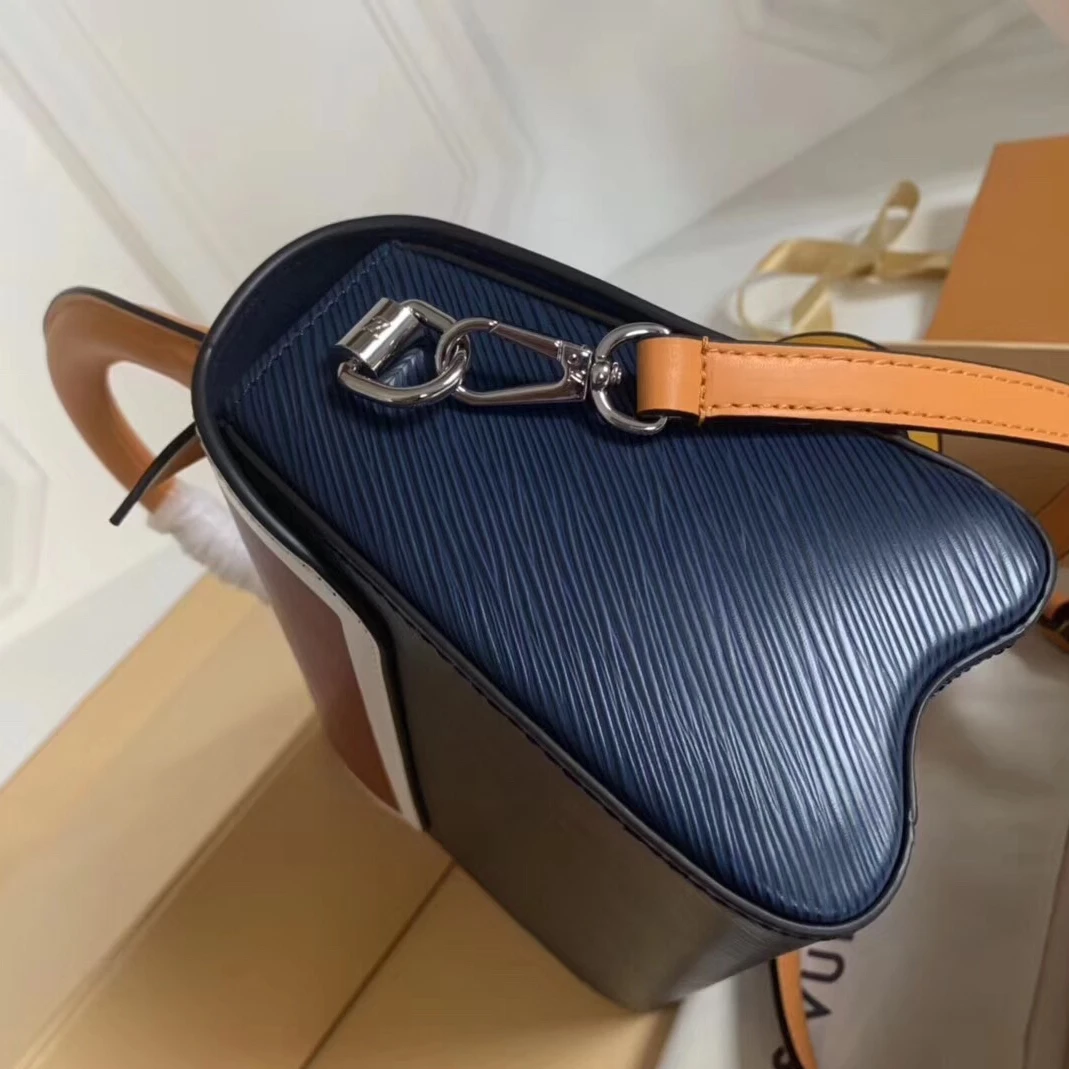 Top lv Louis Vuitton Twist MM Handle Bag Epi Monogram M52513