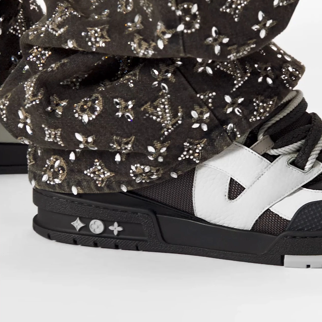 Top lv Louis Vuitton LV Skate Sneaker Monogram Flowers Anthracite Grey 1ABZ4D