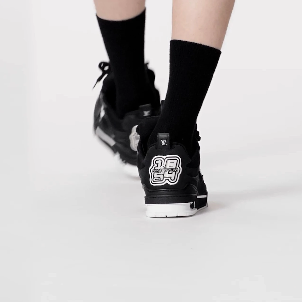 Mythick ru Louis Vuitton LV Skate Sneaker Since 54 Monogram Flowers Black 1AARR0