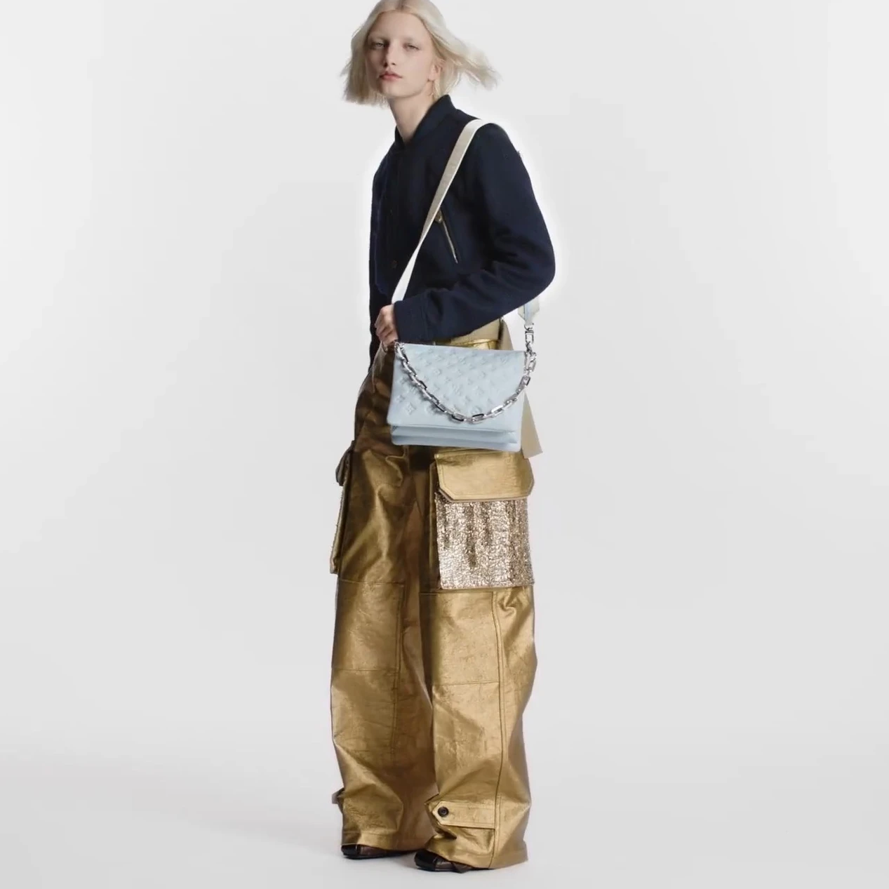 Mythick.ru Louis Vuitton M21197 Coussin PM Blue Glacier