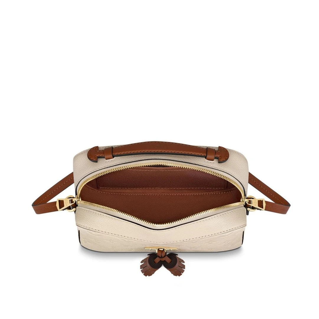 Mythick ru Louis Vuitton M44597 Saintonge