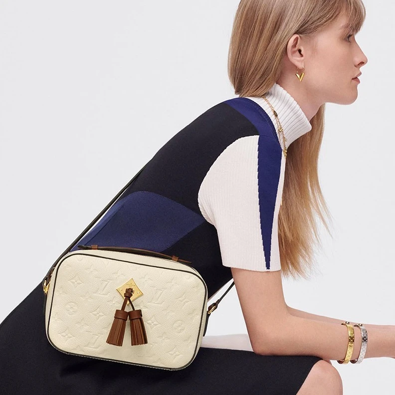 Mythick ru Louis Vuitton M44597 Saintonge