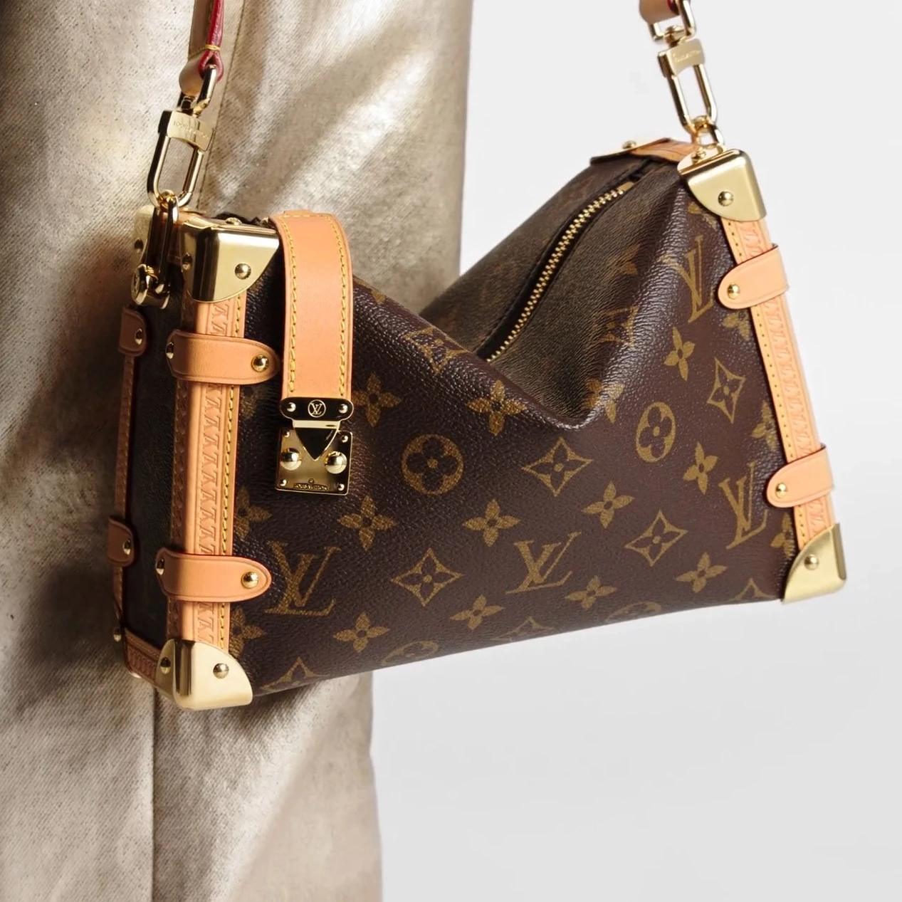 Louis vuitton locations Louis Vuitton M46358 Side Trunk MM Monogram