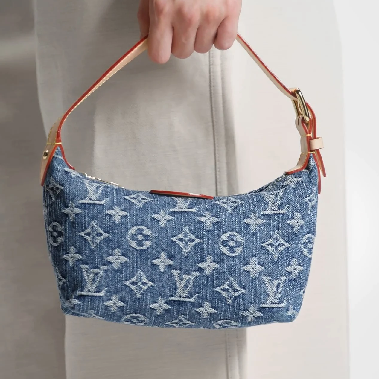 Replica bags Louis Vuitton M82949 Hills Pochette Denim Blue