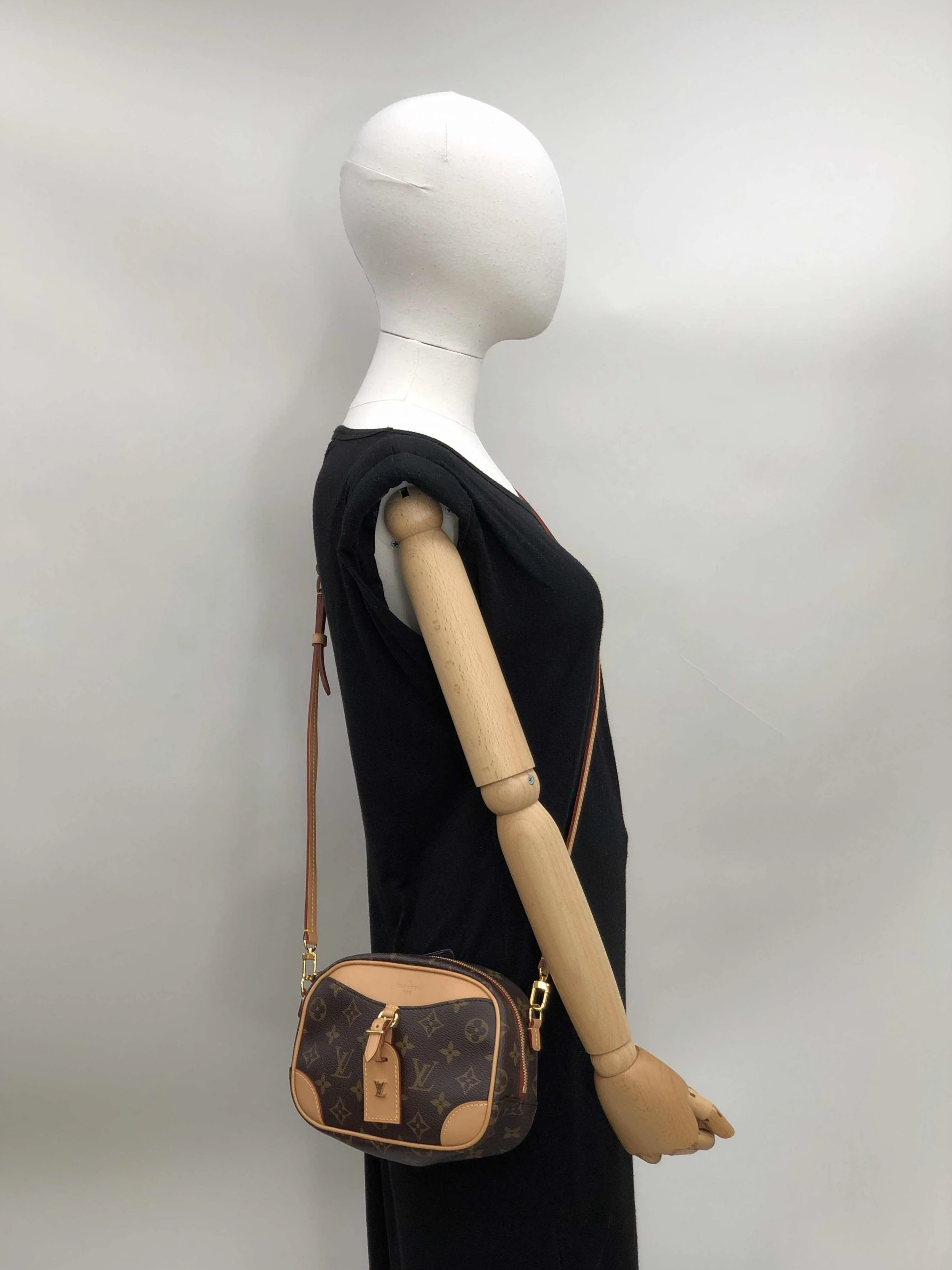 Mythick ru Louis Vuitton Monogram Canvas Deauville Mini M45528