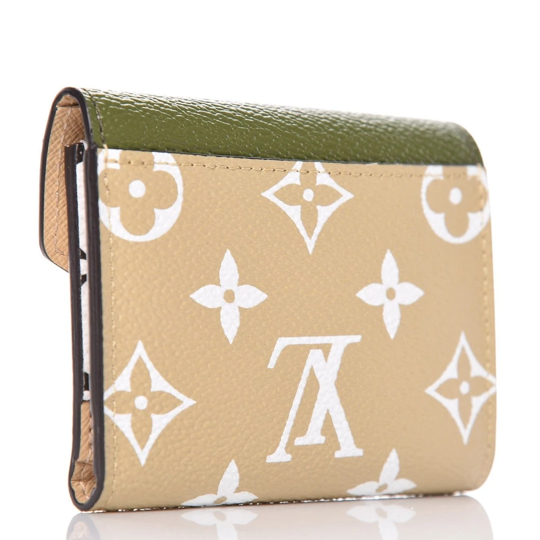 Mythick.ru Louis Vuitton Monogram Giant Zoe Wallet Khaki M67640