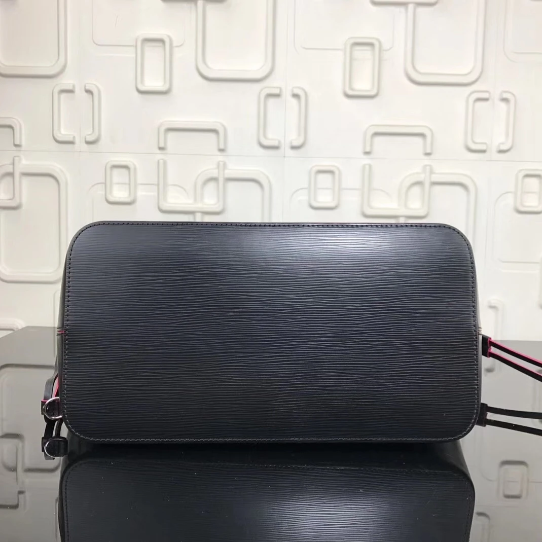 Replica bags Louis Vuitton Neverfull MM Bag In Noir Epi Leather M54185