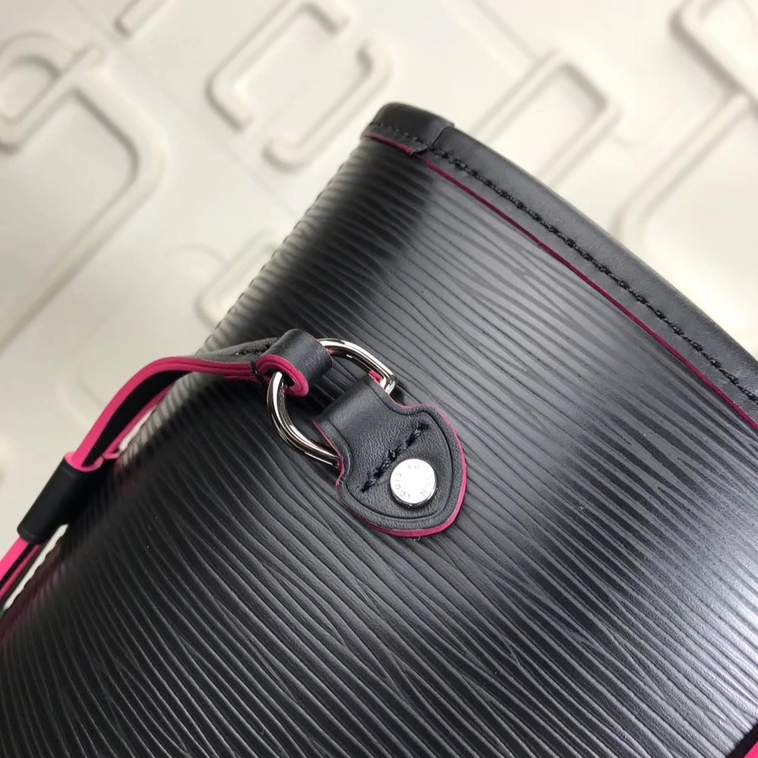 Replica bags Louis Vuitton Neverfull MM Bag In Noir Epi Leather M54185