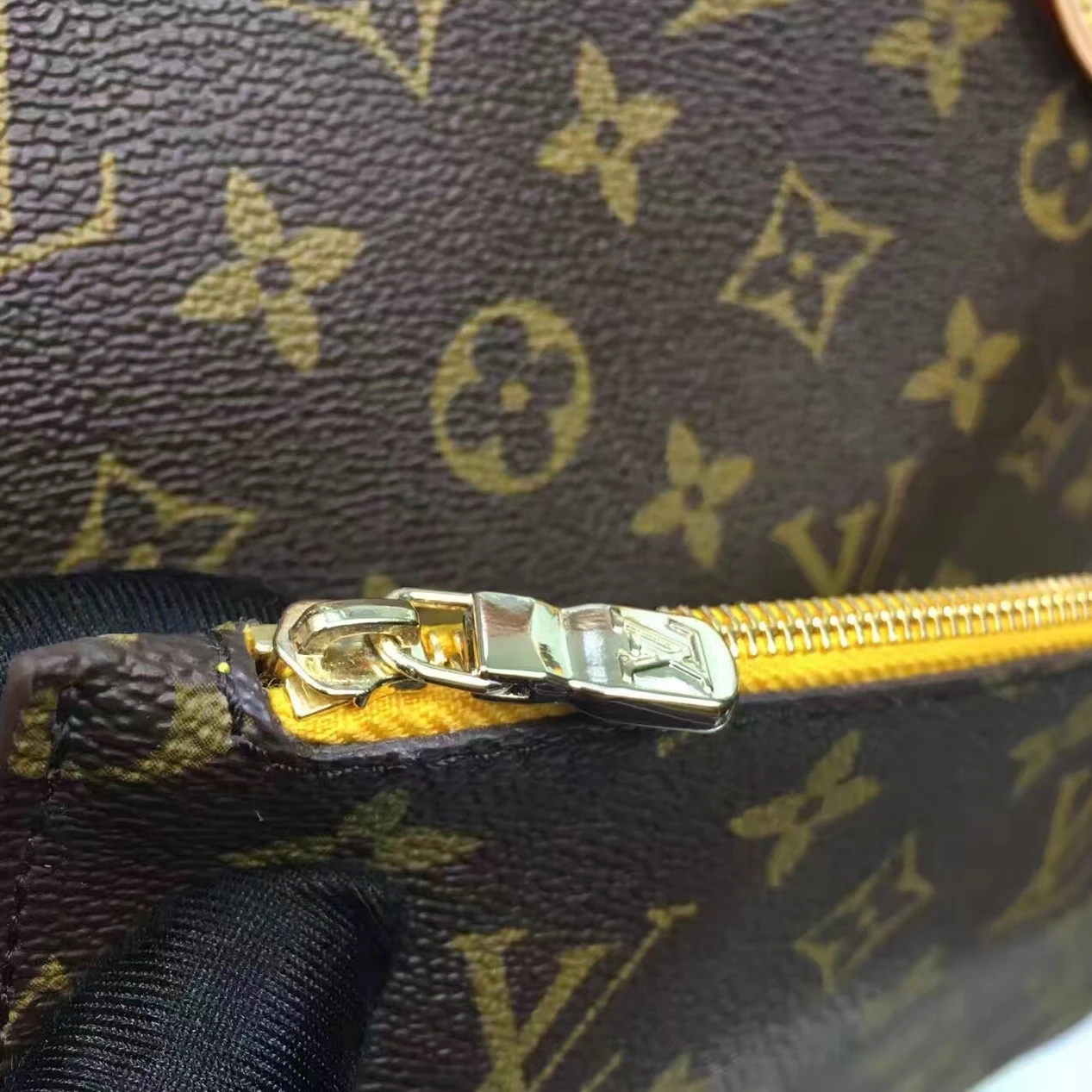 Louis vuitton locations Louis Vuitton Neverfull MM Bag Monogram Canvas M40997