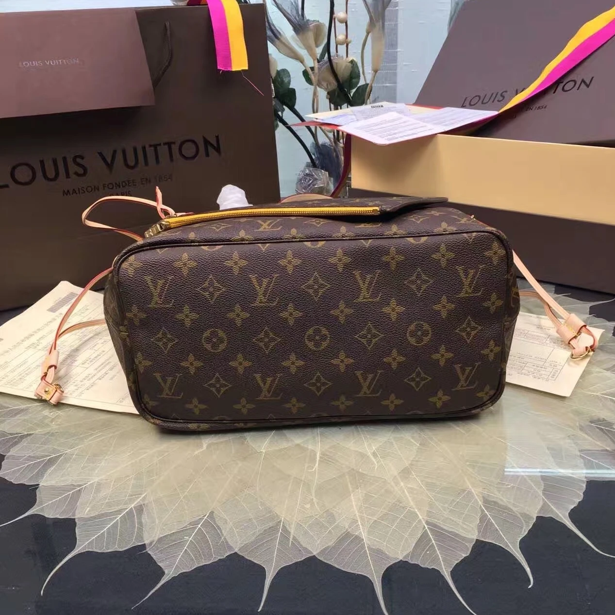 Louis vuitton locations Louis Vuitton Neverfull MM Bag Monogram Canvas M40997
