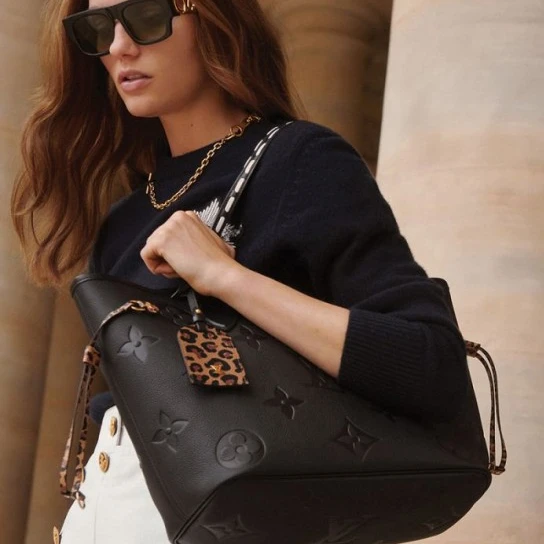 Louis vuitton locations Louis Vuitton Neverfull MM Black M45856 Cream M58525
