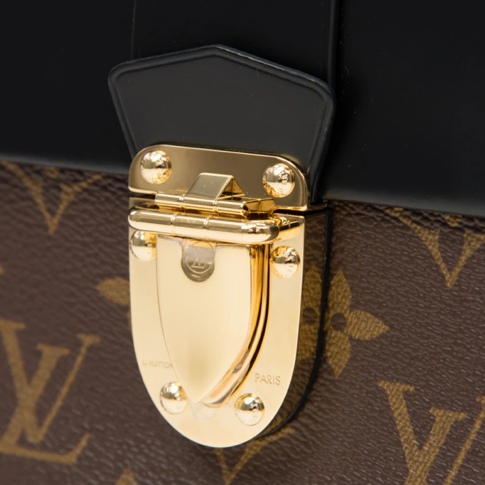 Louis vuitton locations Louis Vuitton One Handle M43125
