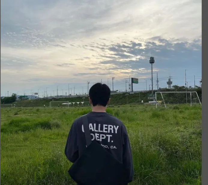 Gallery Depot. Souvenir Tee Hollywood Slogan Printed Long Sleeve T-shirt Black White S M L XL