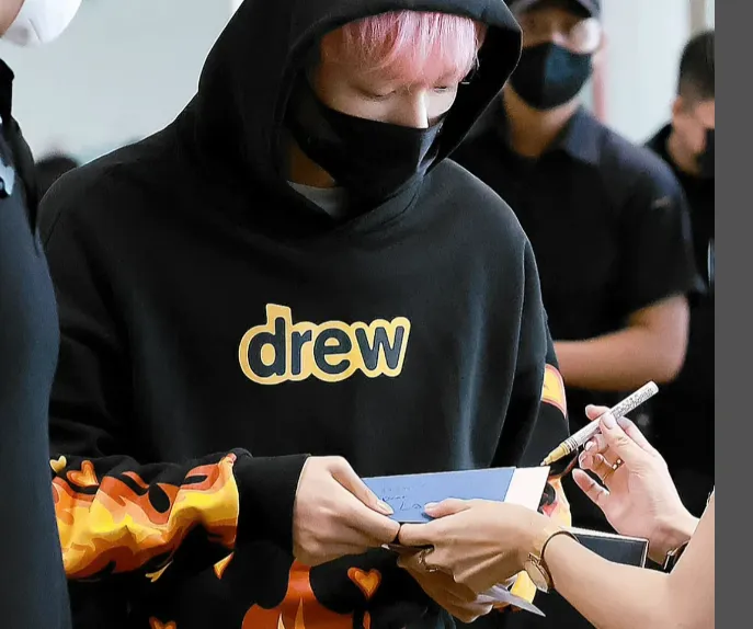 269 pieces of Yixing's same style DREAM HOUSE fire hoodie flame smiley face logo letter print hooded fleece sweatshirt black jujube red S M L XL