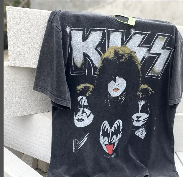 Large area white ink direct spray printing, heavy washing water for vintage texture, Kiss heavy metal rock band 