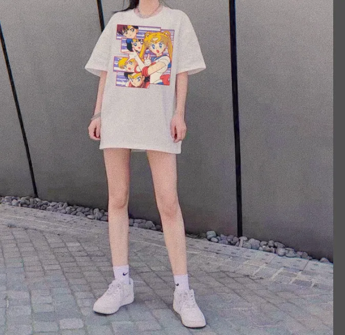 Bieber Ouyang Nana Same Style Sailor Moon Pretty Girl Warrior Water Ice Moon Retro distressed washed short sleeved size: S M L XL Note: Our company has applied for art copyright for the front and back patterns of this style. Please think twice before copying