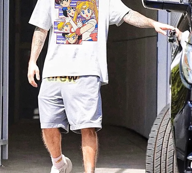 Bieber Ouyang Nana Same Style Sailor Moon Pretty Girl Warrior Water Ice Moon Retro distressed washed short sleeved size: S M L XL Note: Our company has applied for art copyright for the front and back patterns of this style. Please think twice before copying