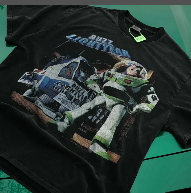 "BUZZ Buzz Lightyear Limited Edition" American Retro Vintage West Coast Hip Hop Style Version White Ink Direct Spray Printing Heavy Weight Aging Washed Craftsmanship High Street Short Sleeve Texture Unbeatable Texture Size: S M L XL