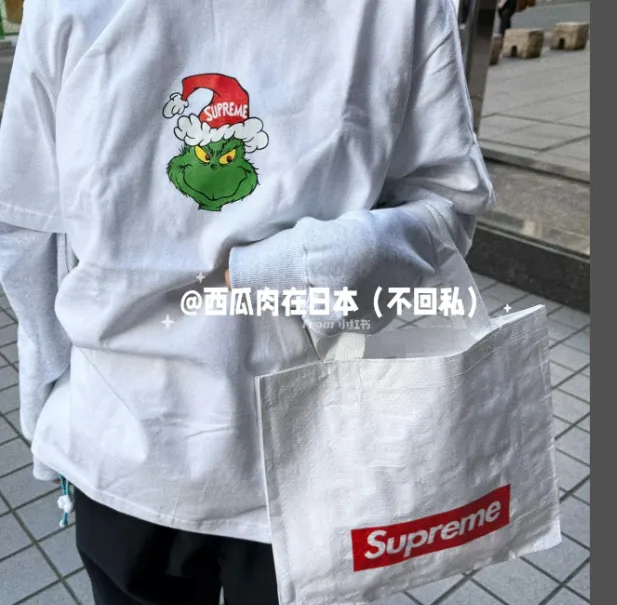 ¥119 GRINCH TEE