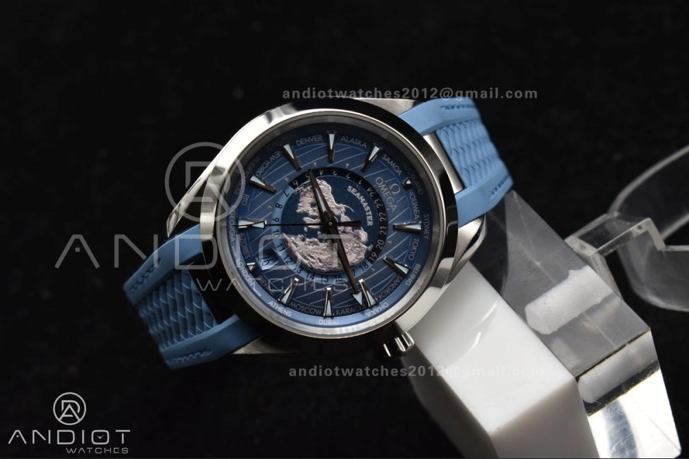 Aqua Terra GMT Worldtimer 43mm VSF 1:1 Best Edition Summer Blue Dial on Blue Rubber Strap A8938 Super Clone