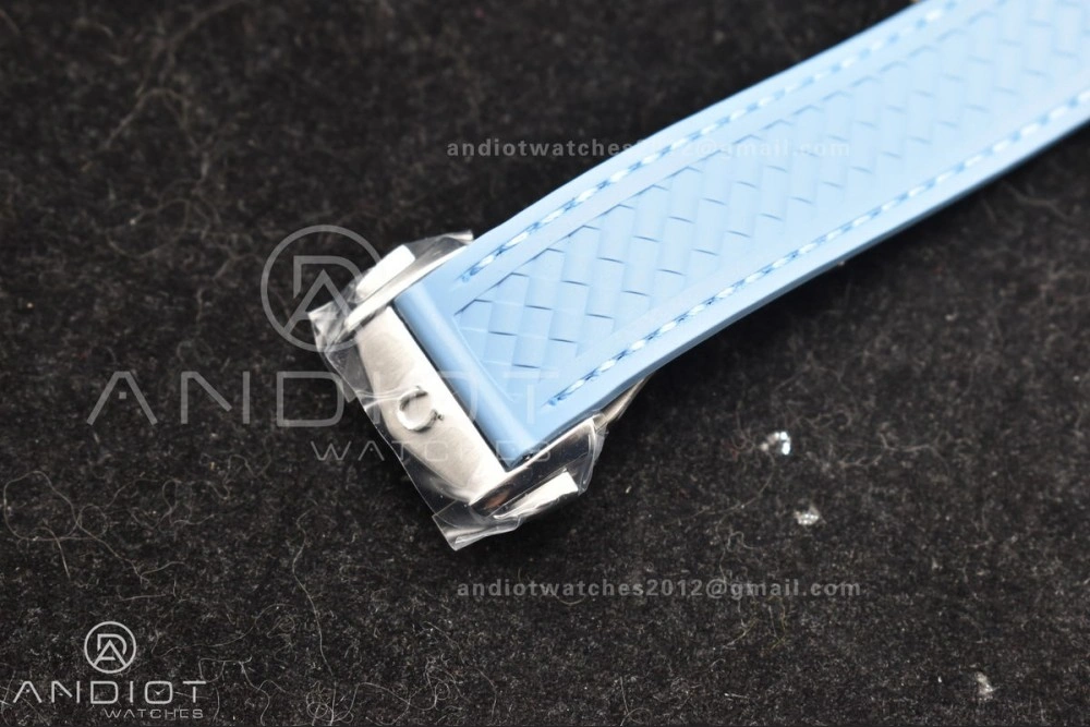 Aqua Terra GMT Worldtimer 43mm VSF 1:1 Best Edition Summer Blue Dial on Blue Rubber Strap A8938 Super Clone