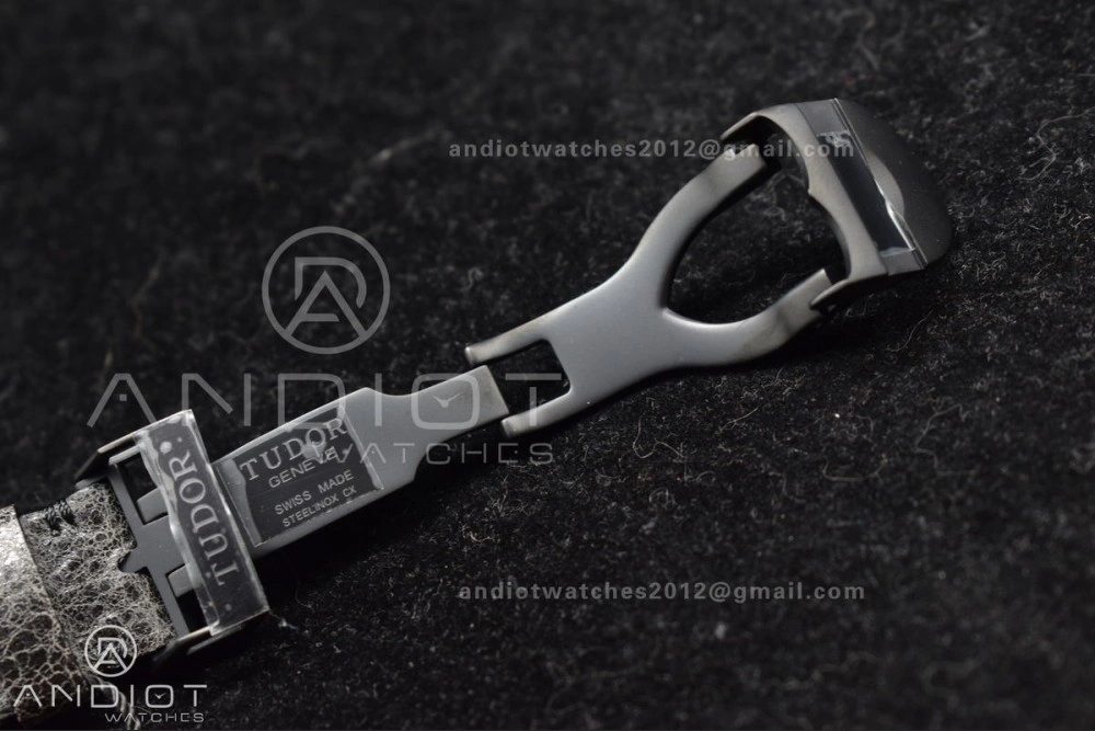 Heritage Black Bay Dark DLC ZF 1:1 Best Edition Black Bezel on Distressed Leather Strap A2824 V5