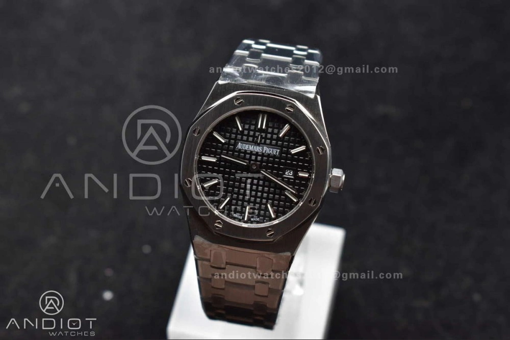 Lady Royal Oak 33mm 67651 SS V7F 1:1 Best Edition Black Textured Dial on SS Bracelet Ronda Quartz to AP Cal.2713