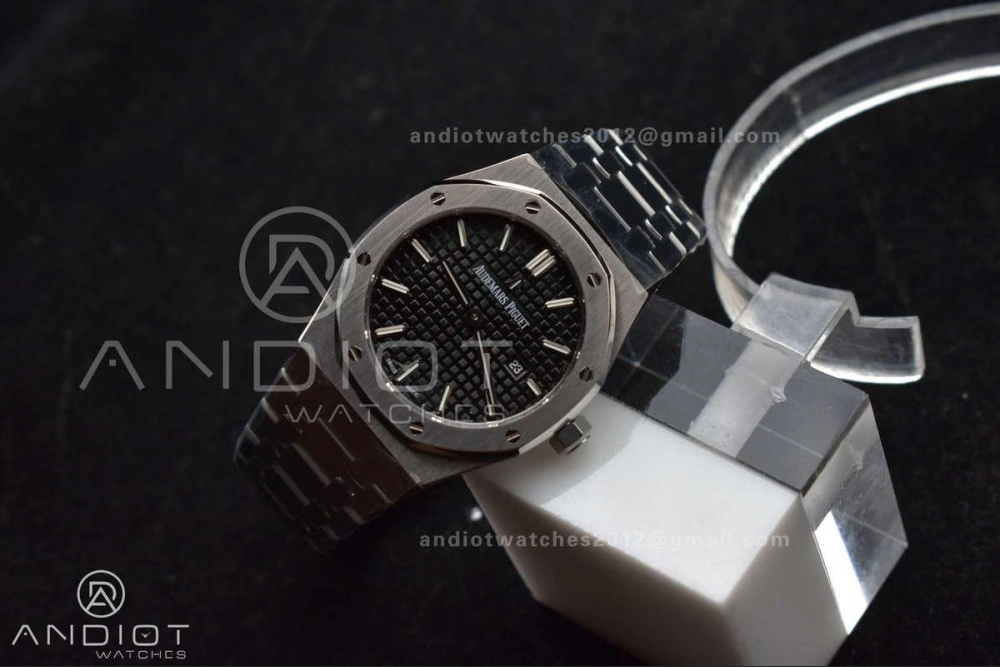 Lady Royal Oak 33mm 67651 SS V7F 1:1 Best Edition Black Textured Dial on SS Bracelet Ronda Quartz to AP Cal.2713