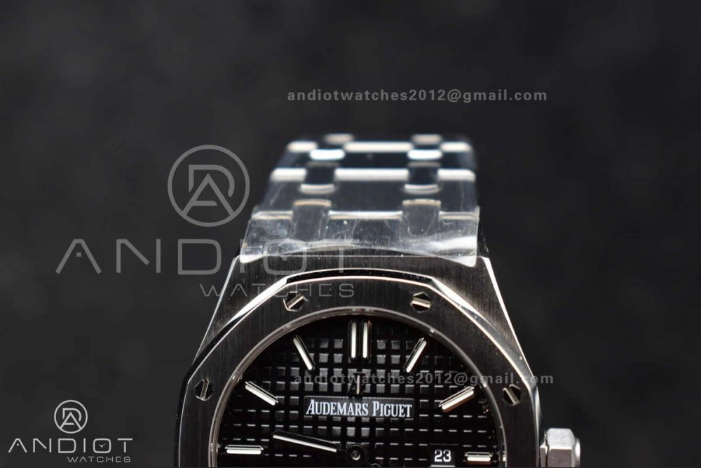Lady Royal Oak 33mm 67651 SS V7F 1:1 Best Edition Black Textured Dial on SS Bracelet Ronda Quartz to AP Cal.2713