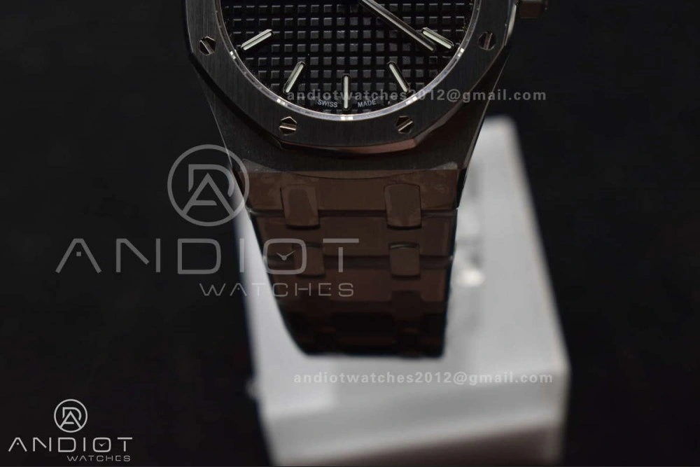 Lady Royal Oak 33mm 67651 SS V7F 1:1 Best Edition Black Textured Dial on SS Bracelet Ronda Quartz to AP Cal.2713