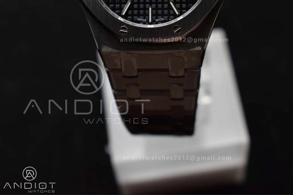 Lady Royal Oak 33mm 67651 SS V7F 1:1 Best Edition Black Textured Dial on SS Bracelet Ronda Quartz to AP Cal.2713