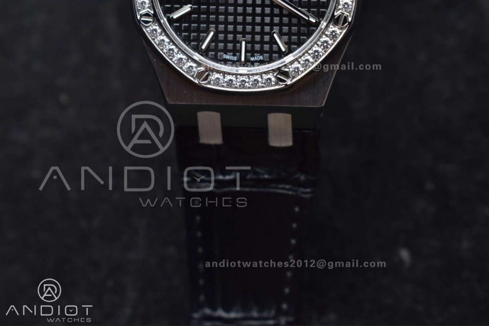 Lady Royal Oak 33mm 67651 SS Diamond Bezel V7F 1:1 Black Textured Dial On Stainless Strap Ronda Quartz