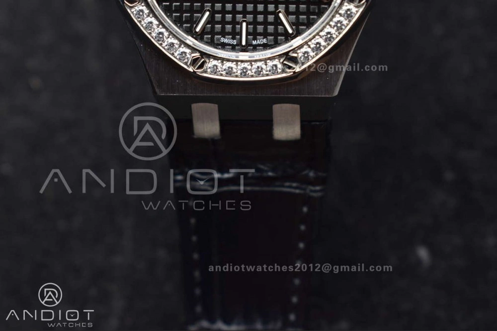 Lady Royal Oak 33mm 67651 SS Diamond Bezel V7F 1:1 Black Textured Dial On Stainless Strap Ronda Quartz