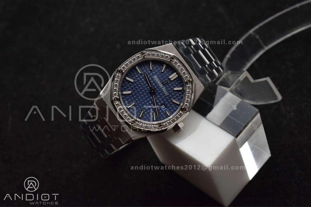 Lady Royal Oak 33mm 67651 SS Diamond Bezel V7F 1:1 Blue Textured Dial on SS Bracelet Ronda Quartz to AP Cal.2713