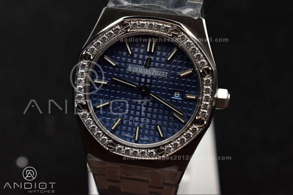 Lady Royal Oak 33mm 67651 SS Diamond Bezel V7F 1:1 Blue Textured Dial on SS Bracelet Ronda Quartz to AP Cal.2713